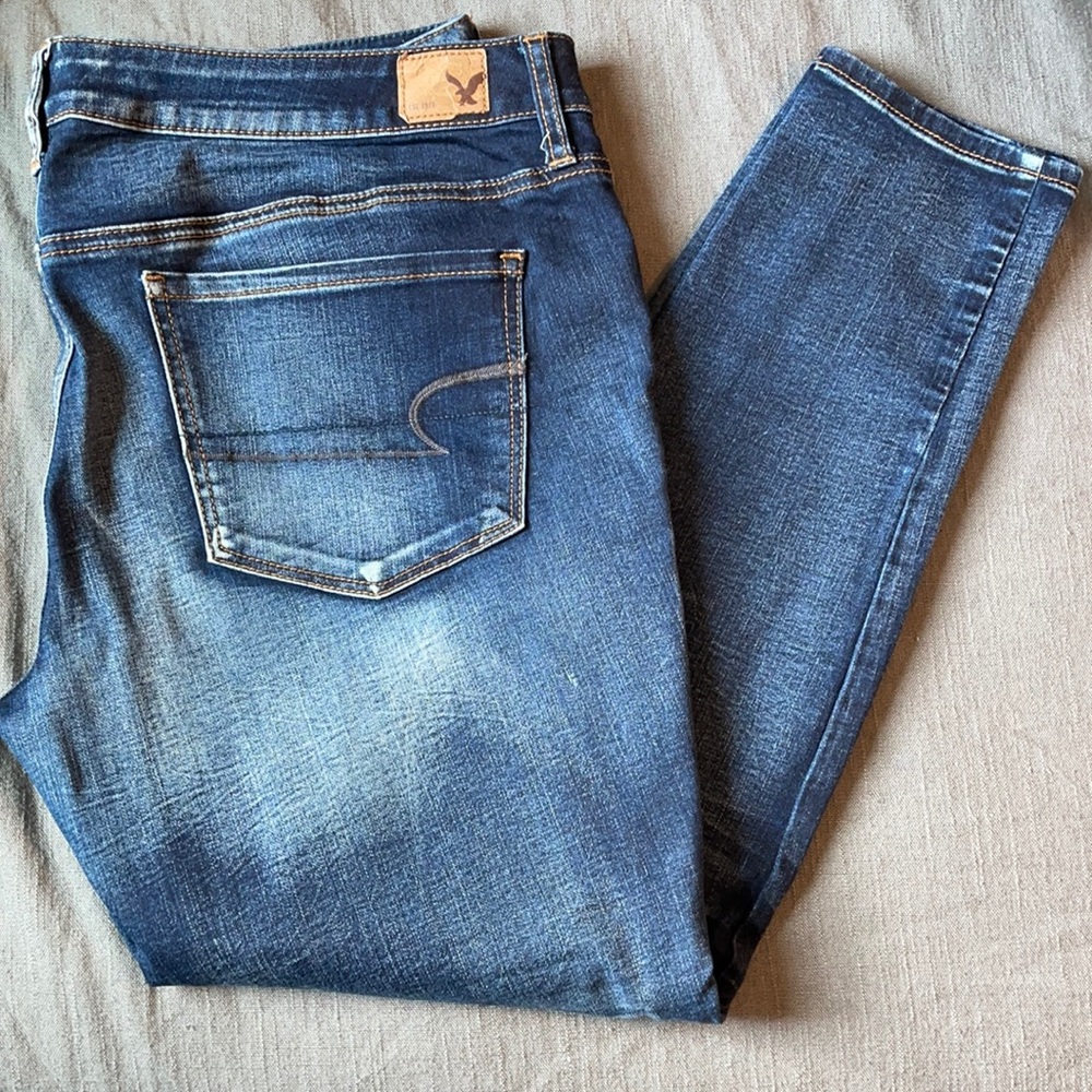 American Eagle super stretch distressed jegging